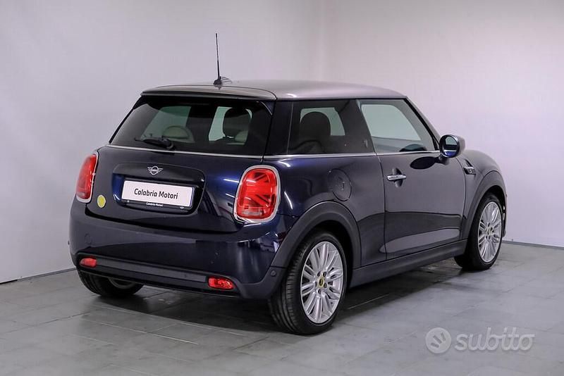 Usata Mini Cooper SE 135 kW (184 CV) 2022 Enigmatic black mini yours Utilitaria