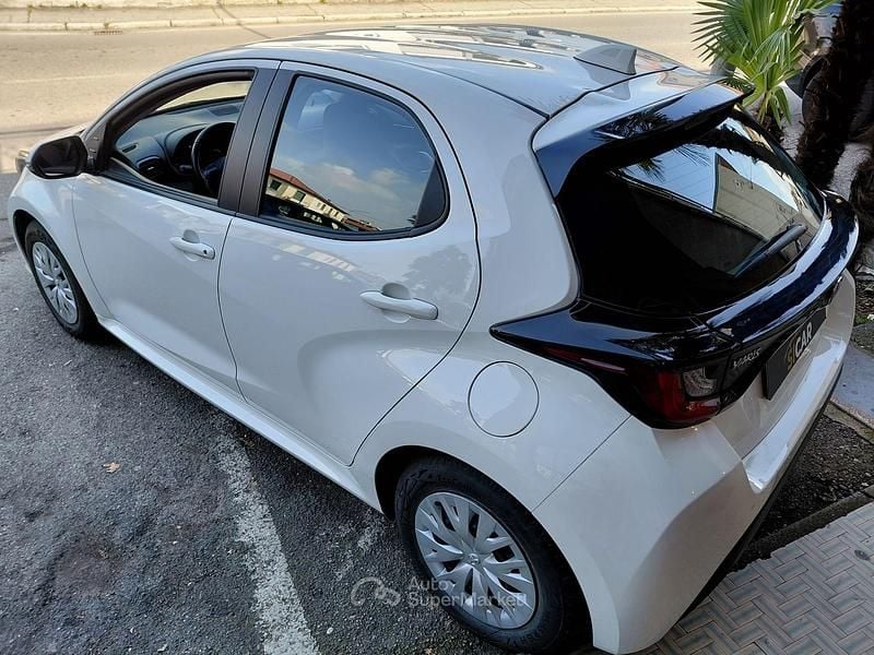 Usata Toyota Yaris Hybrid Active 116 CV (85 kW) 2025 Bianco Berlina