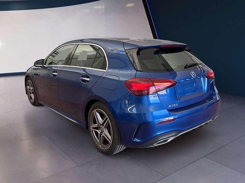 Usata Mercedes A180 AMG line 136 CV (100 kW) 2025 Blu/azzurro Utilitaria