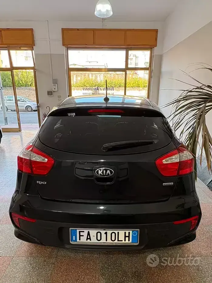 Usata Kia Rio 75 CV (55 kW) 2015 Nero Berlina