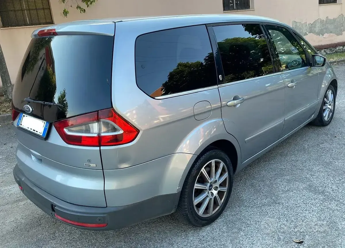 Usata Ford Galaxy 140 CV (102 kW) 2008 Grigio Monovolume