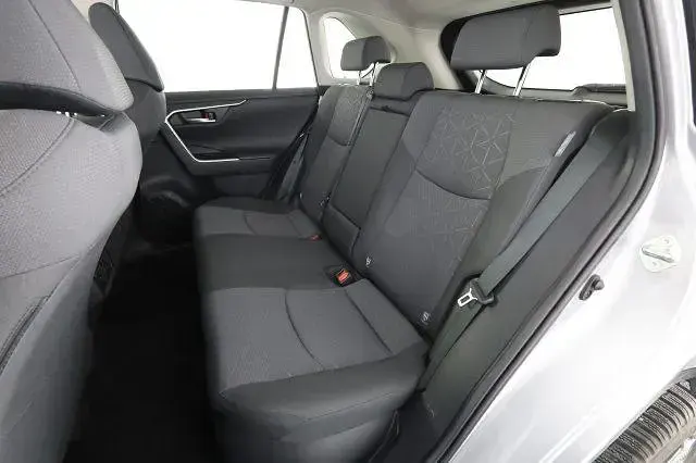 Usata Toyota RAV4 Hybrid Active 178 CV (130 kW) 2022 Argento SUV