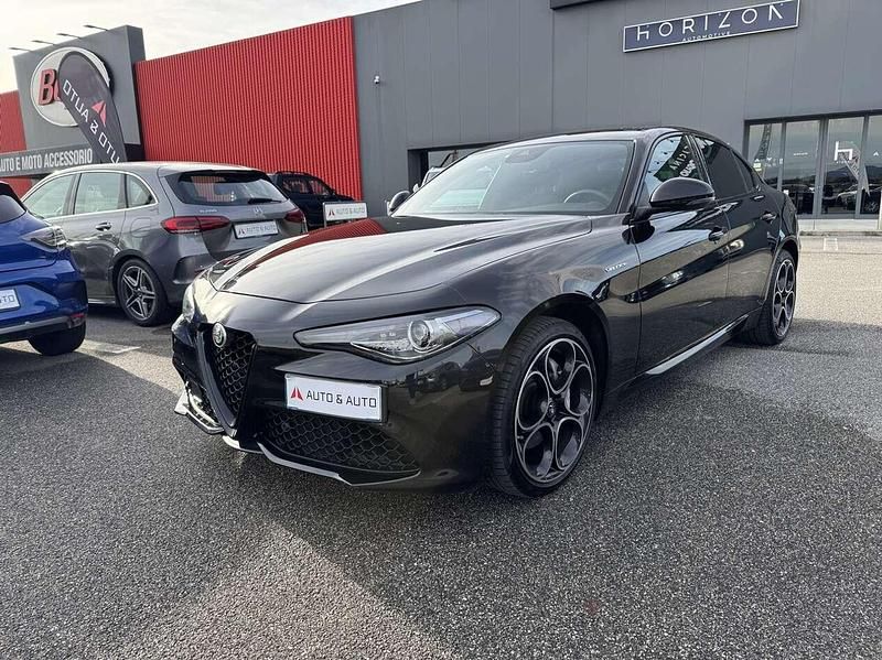 Nero vulcano met Usata 2022 Alfa Romeo Giulia Veloce Tre volumi | 38.800 € (Buon prezzo) - Immagine 1/4