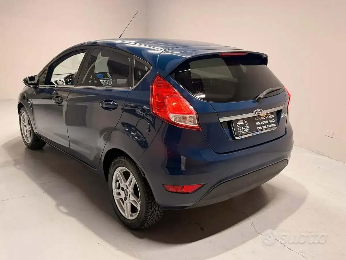 Usata Ford Fiesta Titanium 97 CV (71 kW) 2014 Blu Utilitaria