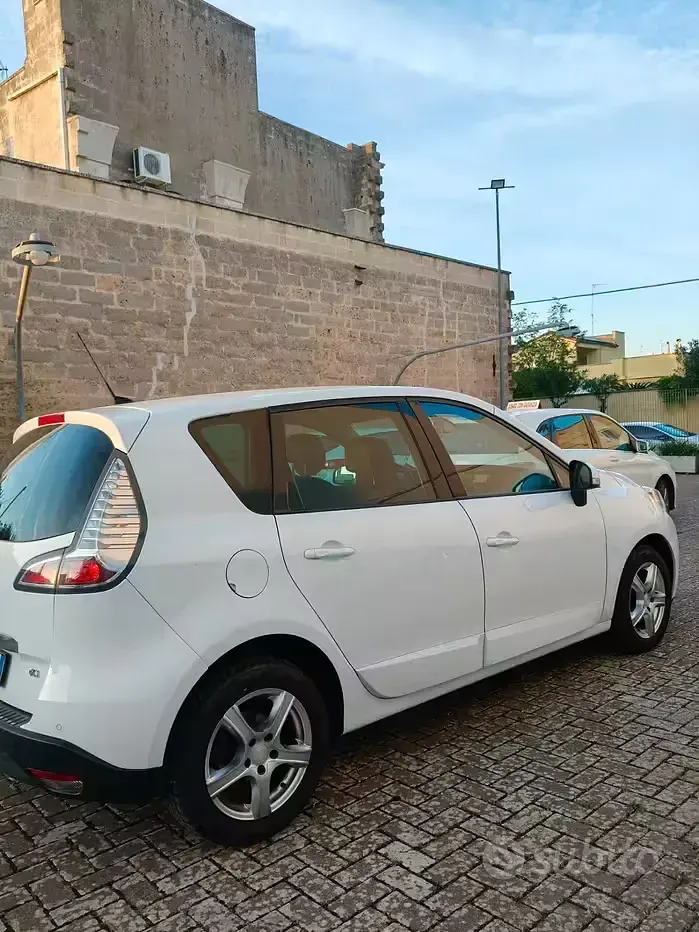Usata Renault Scénic XMOD 110 CV (80 kW) 2014 Bianco Monovolume