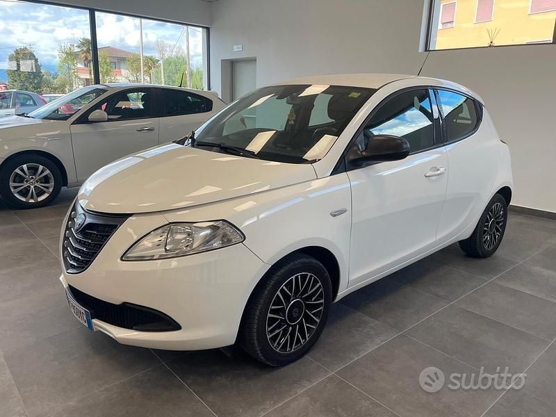 Bianco Usata 2015 Lancia Ypsilon S Due volumi | 6950 € (Buon prezzo) - Immagine 1/4