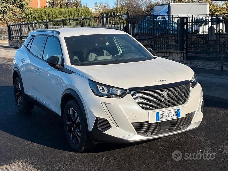 Bianco Usata 2023 Peugeot 2008 Allure SUV | 19.900 € (Buon prezzo) - Immagine 1/4