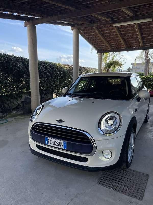 Usata Mini Cooper D Hype 116 CV (85 kW) 2017 Beige Utilitaria