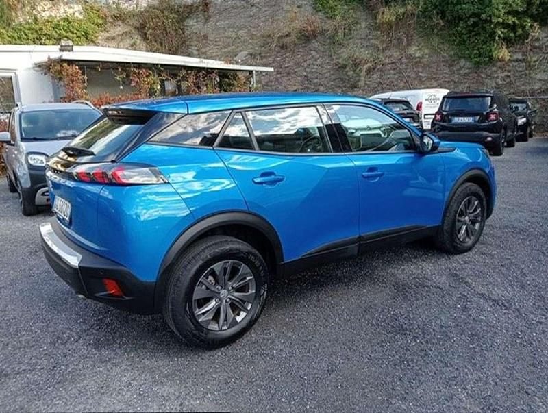 Usata Peugeot 2008 Active 102 CV (75 kW) 2021 Blu/azzurro SUV