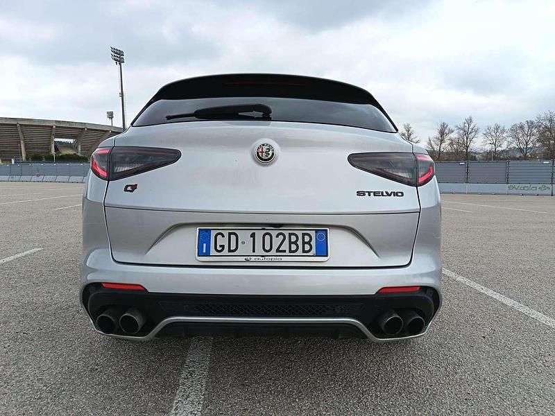 Usata Alfa Romeo Stelvio Quadrifoglio 510 CV (375 kW) 2020 Argento SUV
