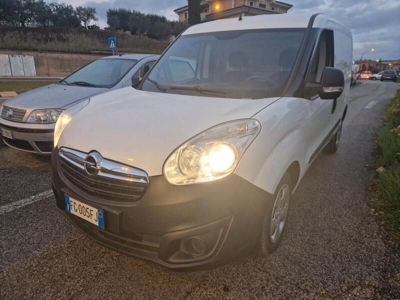 Usata Opel Combo S 104 CV (76 kW) 2016 Bianco Monovolume