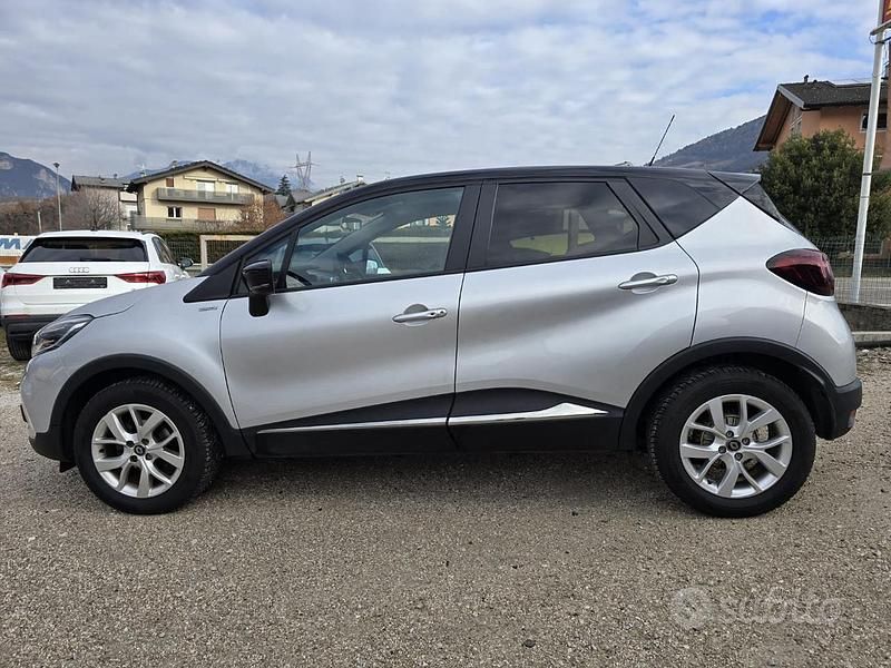 Usata Renault Captur LIMITED 90 CV (66 kW) 2020 Grigio SUV