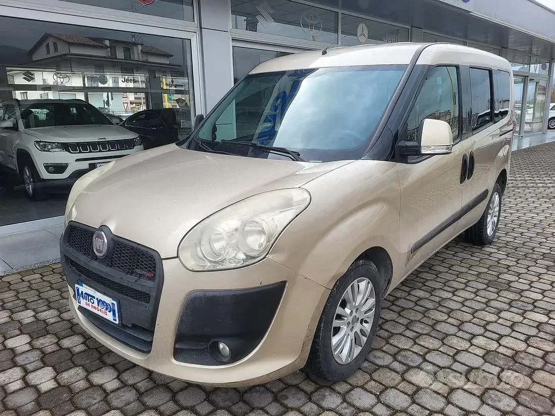 Usata Fiat Doblò Emotion 105 CV (77 kW) 2012 Beige Monovolume