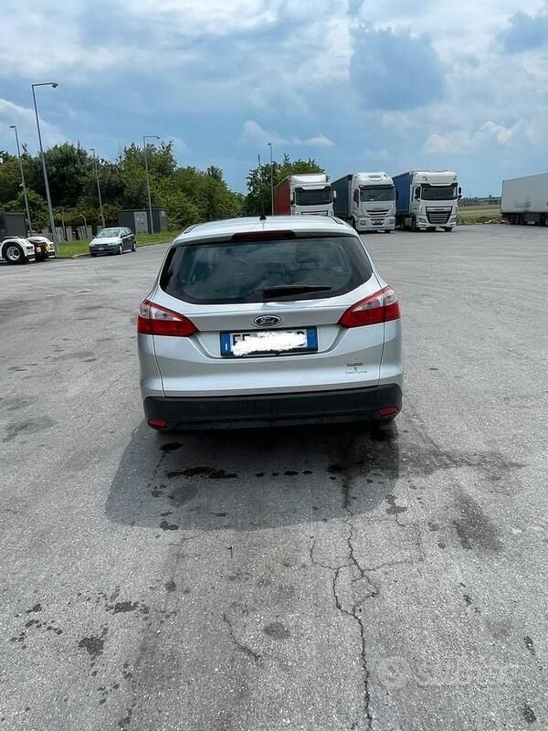 Usata Ford Focus 105 CV (77 kW) 2013 Grigio Station wagon