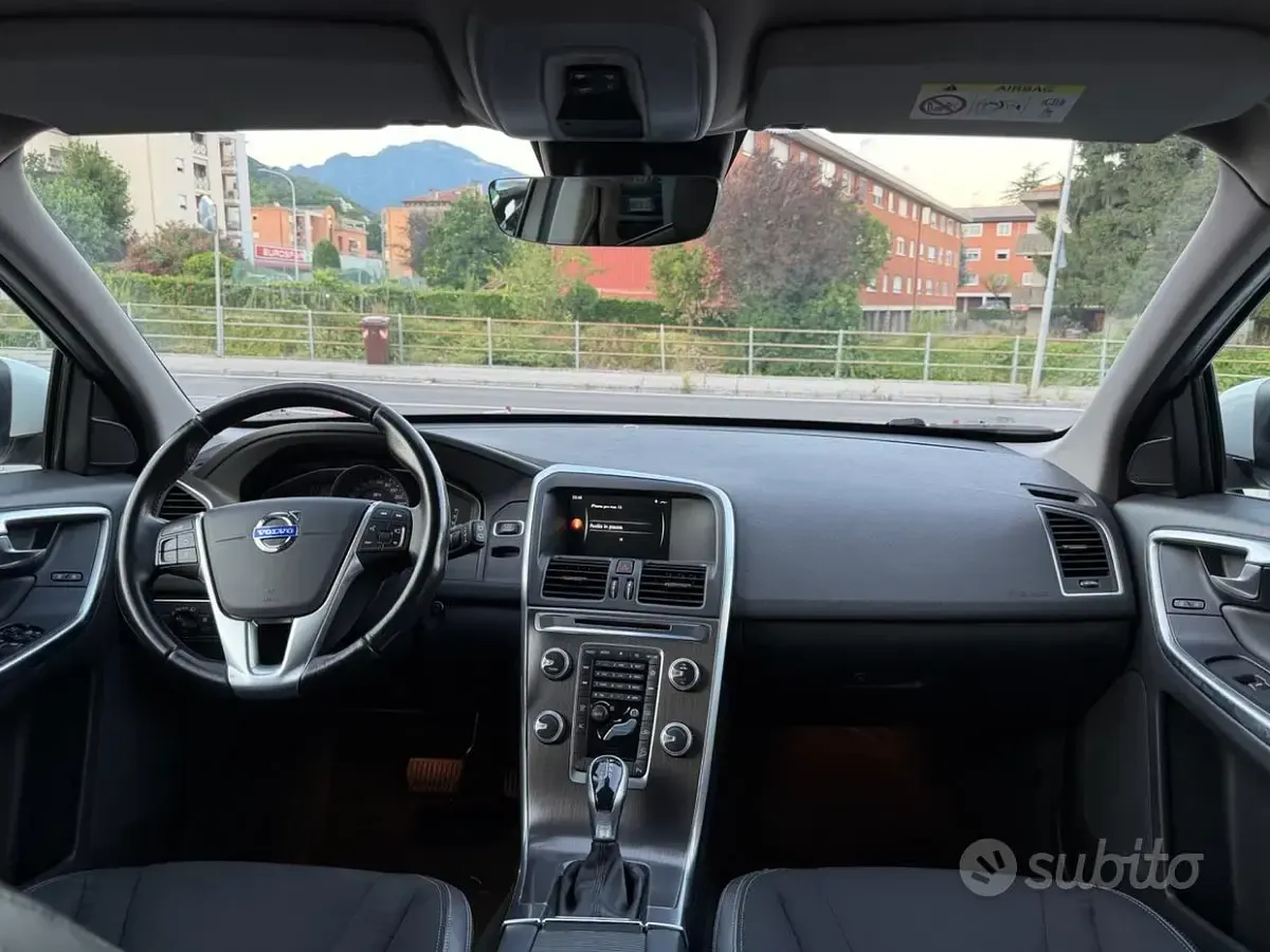 Usata Volvo V60 R-Design Momentum 181 CV (133 kW) 2015 Bianco Station wagon