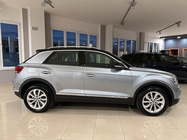 Usata VW T-Roc Style 115 CV (84 kW) 2024 Grigio SUV