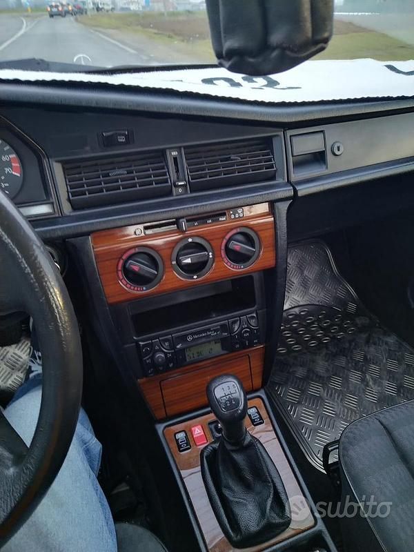 Usata Mercedes 190 122 CV (89 kW) 1991 Berlina