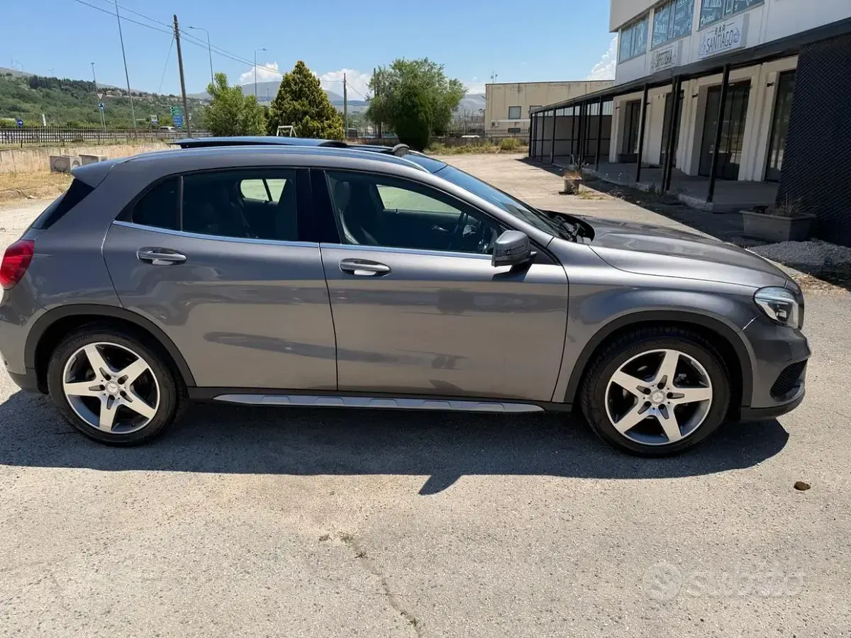 Usata Mercedes GLA200 Premium 136 CV (100 kW) 2015 Grigio SUV