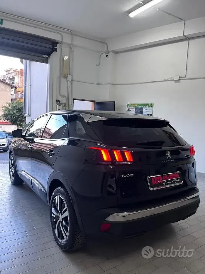Usata Peugeot 3008 Allure 131 CV (96 kW) 2022 Nero SUV