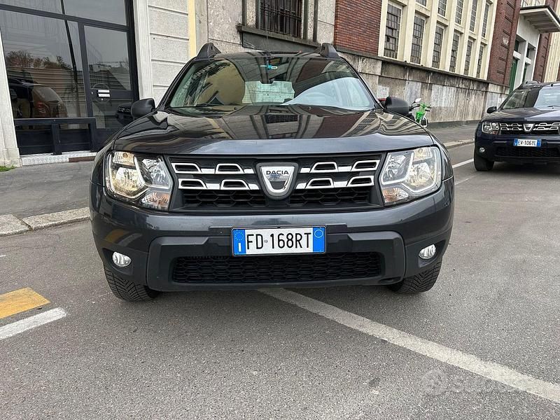 Usata Dacia Duster Lauréate 110 CV (80 kW) 2016 Grigio SUV