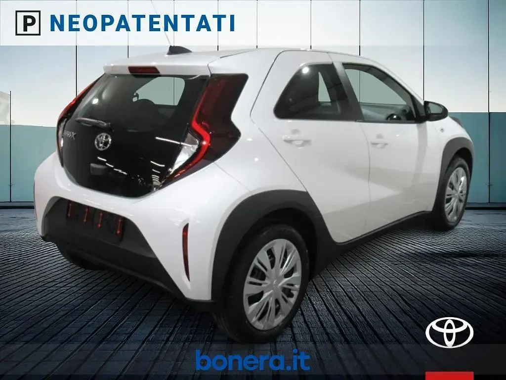 Nuova Toyota Aygo X Active 72 CV (52 kW) 2025 Super white SUV