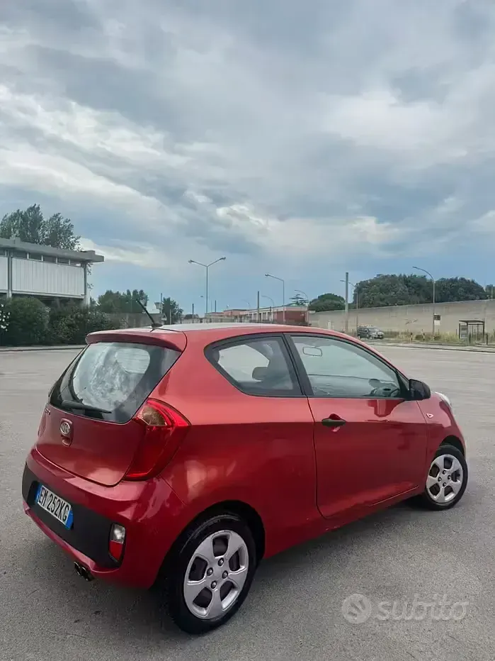 Usata Kia Picanto 69 CV (50 kW) 2012 Rosso Utilitaria