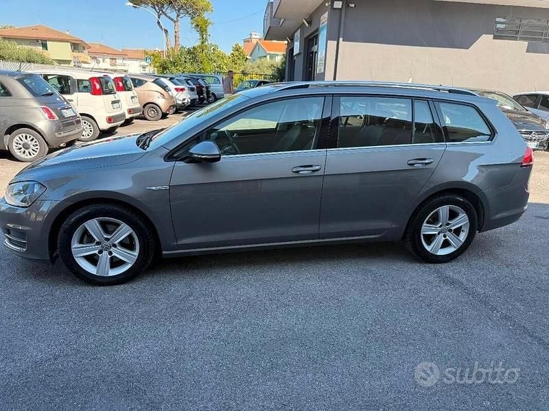 Usata VW Golf VII Highline 110 CV (80 kW) 2015 Grigio Station wagon