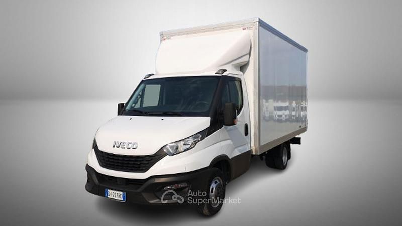 Usata Iveco Daily 136 CV (100 kW) 2022 Bianco Furgone