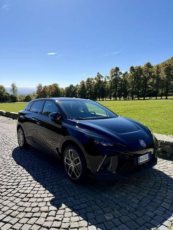 Nuova 2025 MG MG4 EV Luxury Due volumi | 27.000 € (Buon prezzo) - Immagine 1/2