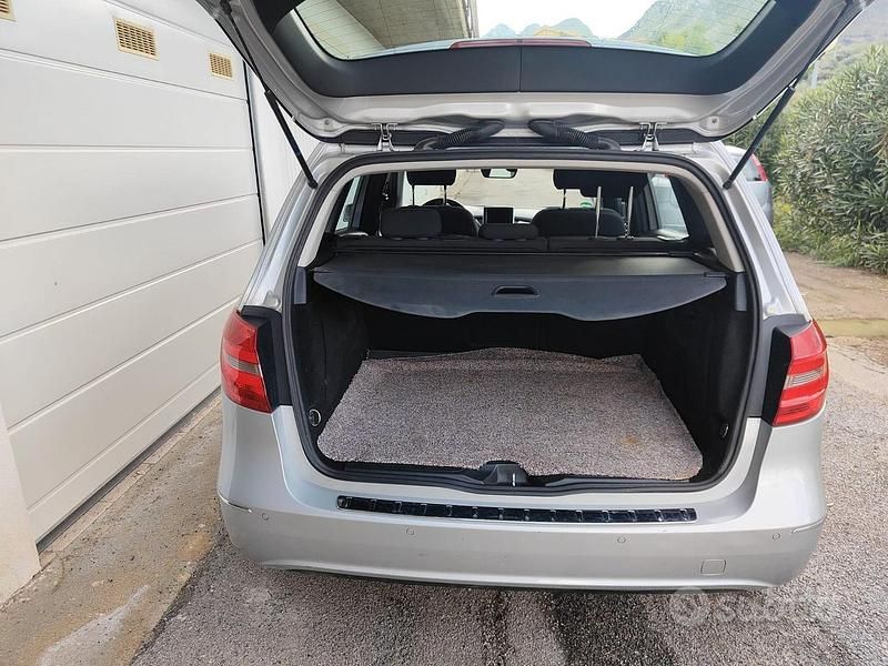 Begagnad Mercedes B200 136 HK (100 kW) 2013 Grå Minibuss