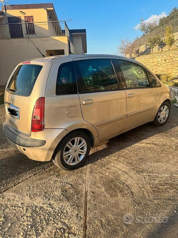 Usata Lancia Musa 95 CV (69 kW) 2005 Monovolume