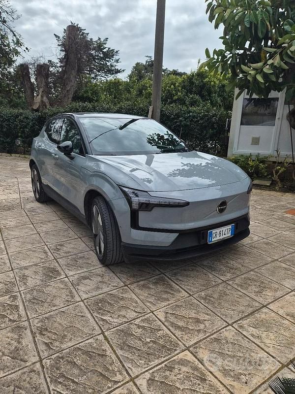 Usata Volvo EX30 116 kW (158 CV) 2023 Grigio SUV