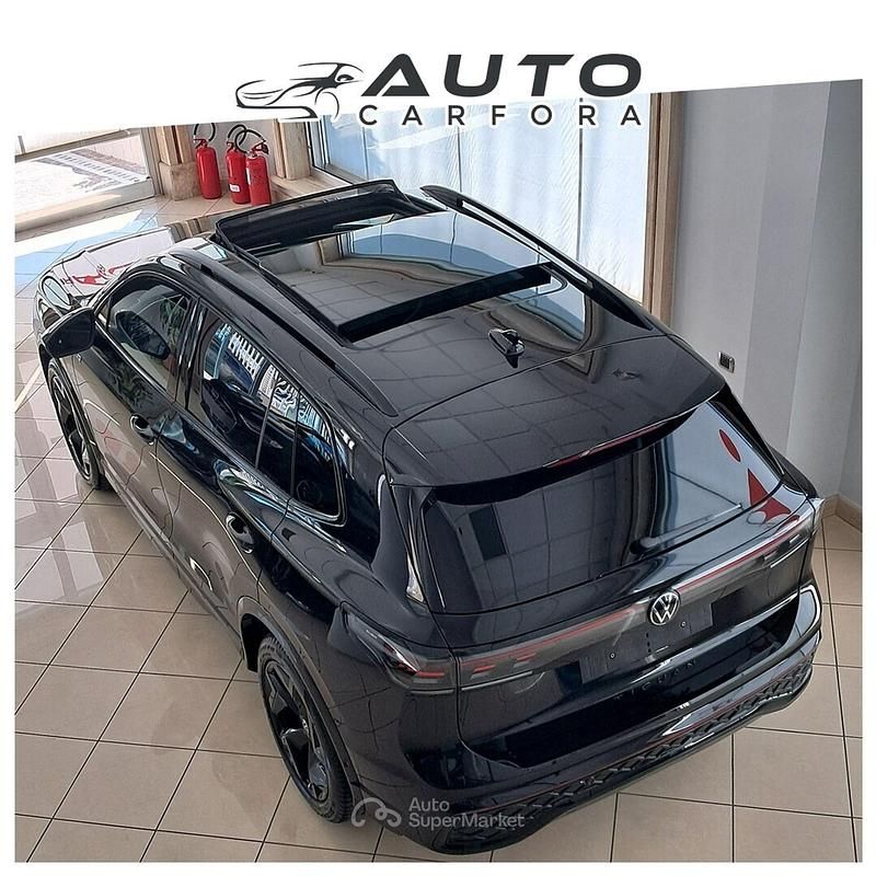 Nuova VW Tiguan R-line Plus 150 CV (110 kW) 2025 Nero SUV