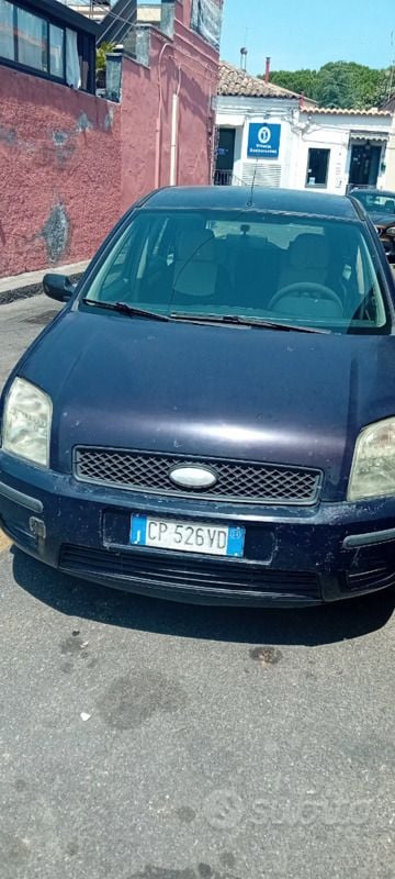Usata Ford Fusion 68 CV (50 kW) 2004 Blu Berlina
