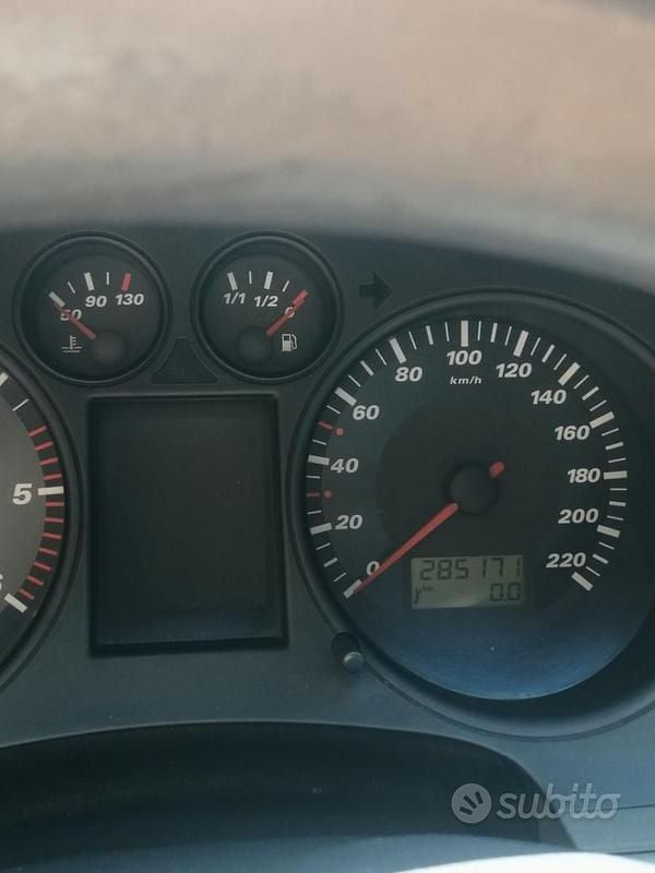 Usata Seat Ibiza 101 CV (74 kW) 2002 Grigio Berlina