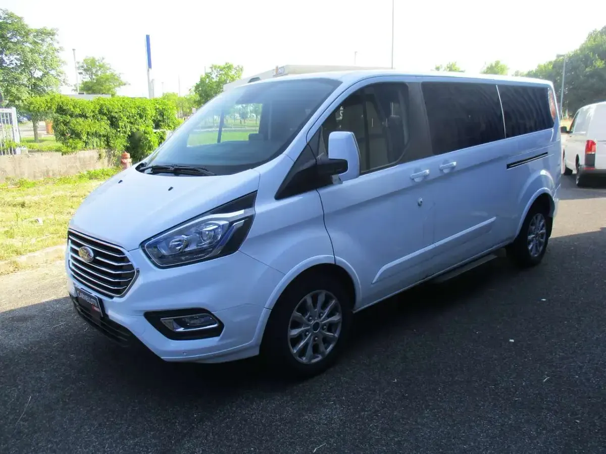 Usata Ford Tourneo Custom Titanium 131 CV (96 kW) 2020 Bianco frozen Furgone