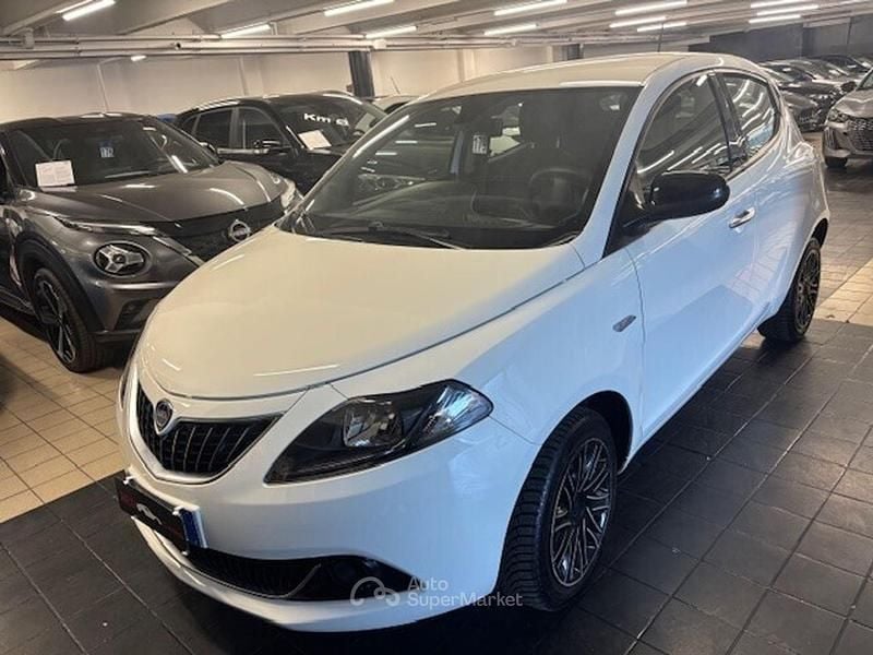 Usata Lancia Ypsilon 69 CV (50 kW) 2023 Bianco Utilitaria