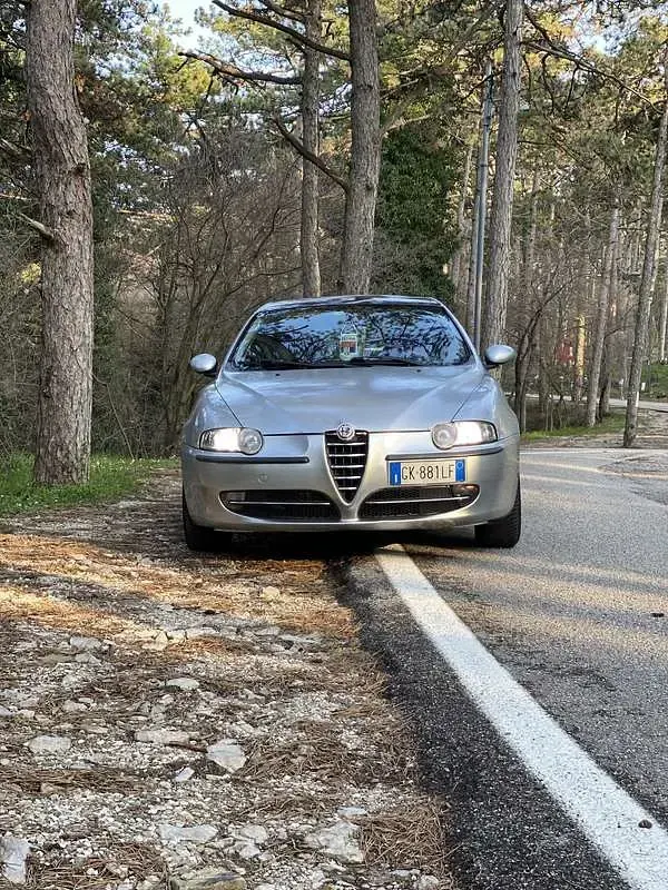Usata Alfa Romeo 147 Distinctive 105 CV (77 kW) 2001 Utilitaria