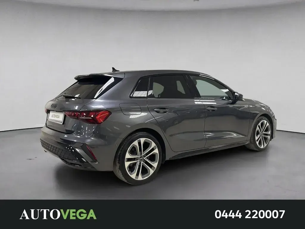 Usata Audi A3 S-Line 150 CV (110 kW) 2025 Grigio pastello Berlina