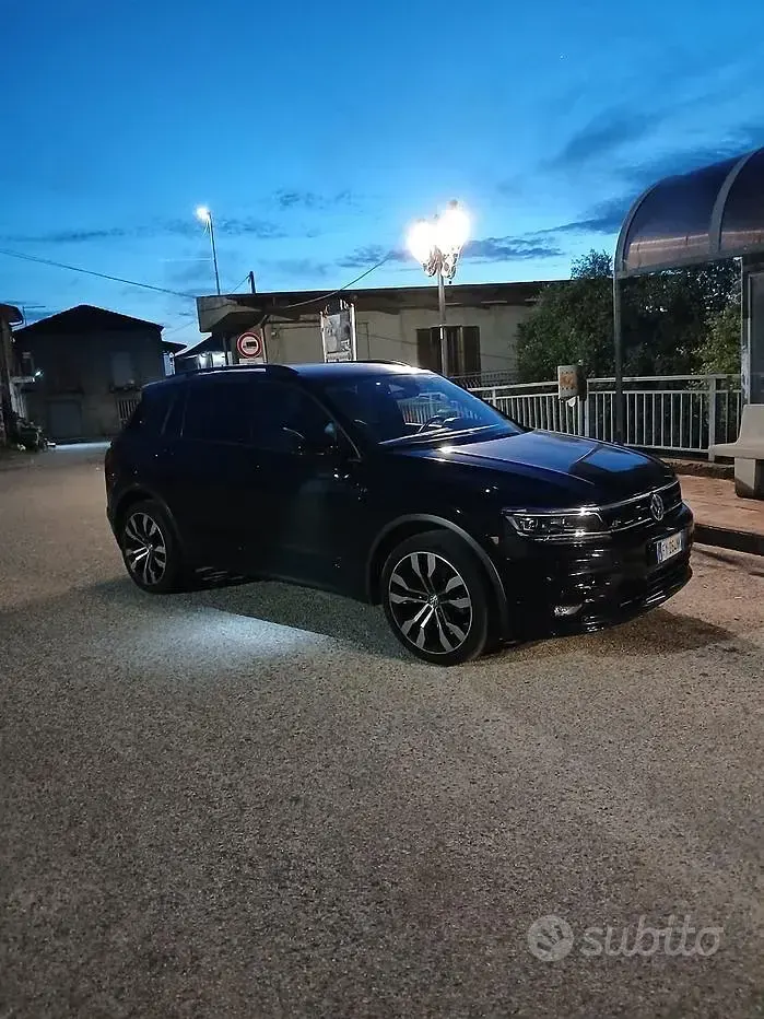 Usata VW Tiguan R-line 150 CV (110 kW) 2019 Nero SUV