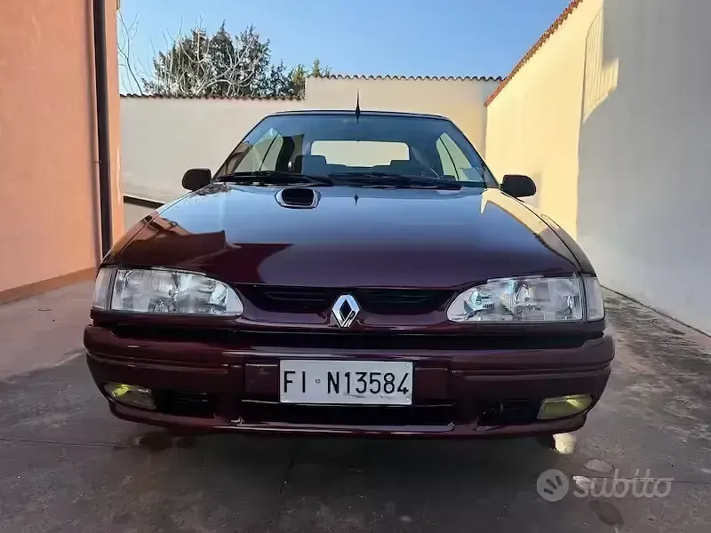 Usata Renault 19 135 CV (99 kW) 1993 Rosso Cabrio