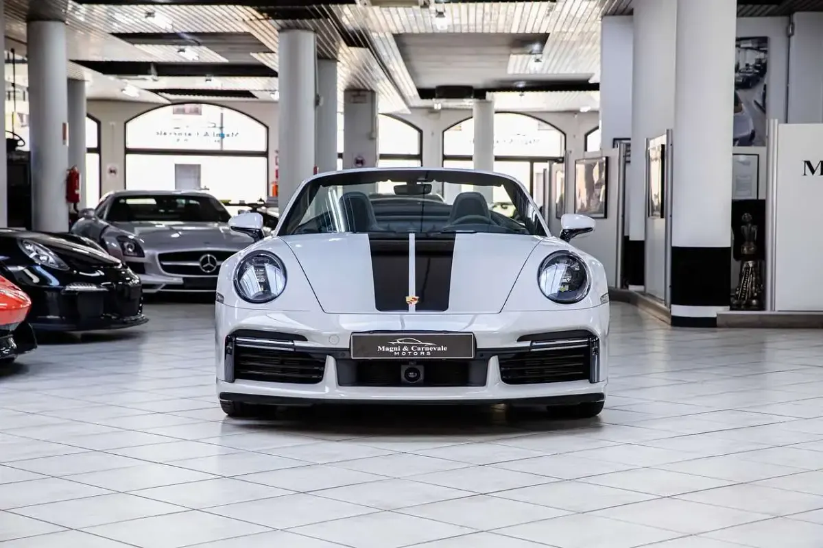 Usata Porsche 992 650 CV (478 kW) 2022 Gesso Cabrio