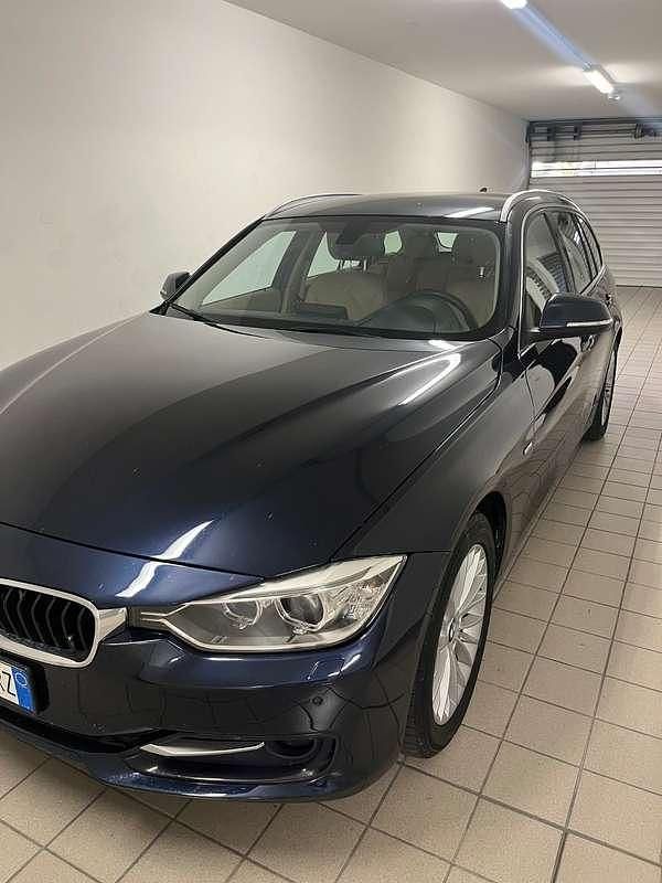 Blu/azzurro Usata 2014 BMW 320 Luxury Line Station wagon | 10.500 € (Ottimo prezzo) - Immagine 1/4
