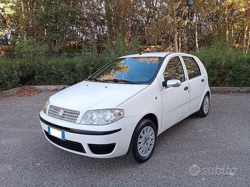 Bianco Usata 2007 Fiat Punto Classica Tre volumi | 3000 € (Cara) - Immagine 1/4