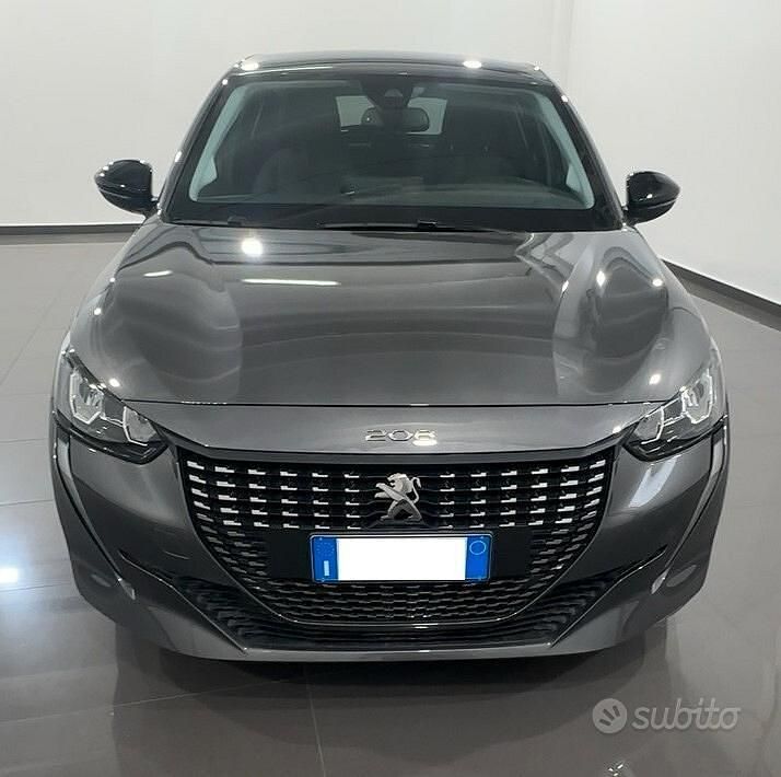 Usata Peugeot 208 Allure 101 CV (74 kW) 2023 Grigio Utilitaria