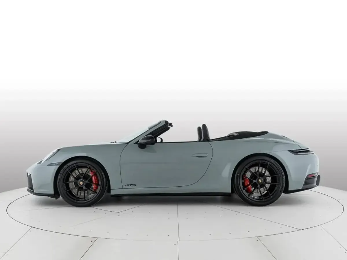 Usata Porsche 911 2026 Shade green metallizzato/capote nera Cabrio