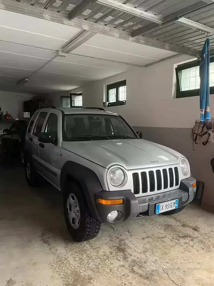 Usata Jeep Cherokee 150 CV (110 kW) 2003 SUV