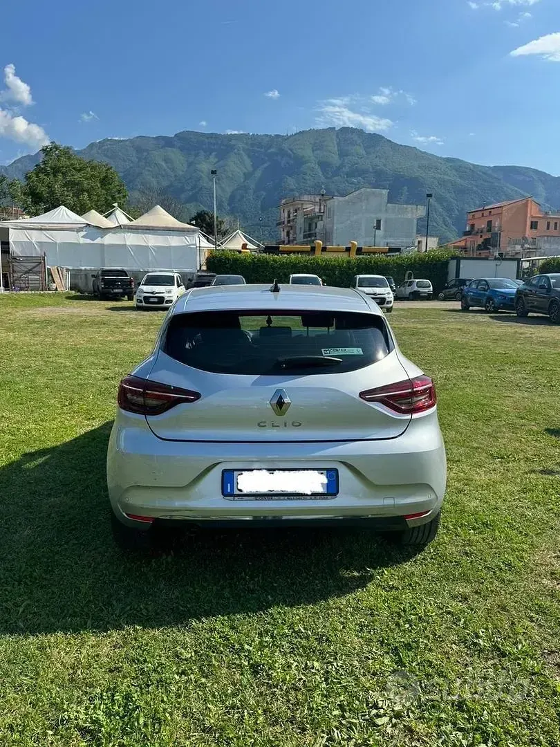 Usata Renault Clio 100 CV (73 kW) 2022 Grigio Utilitaria