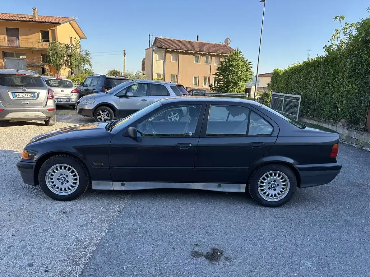 Usata BMW 318 113 CV (83 kW) 1993 Blu/azzurro Berlina