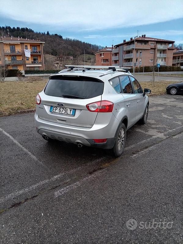 Usata Ford Kuga 140 CV (102 kW) 2012 Grigio SUV